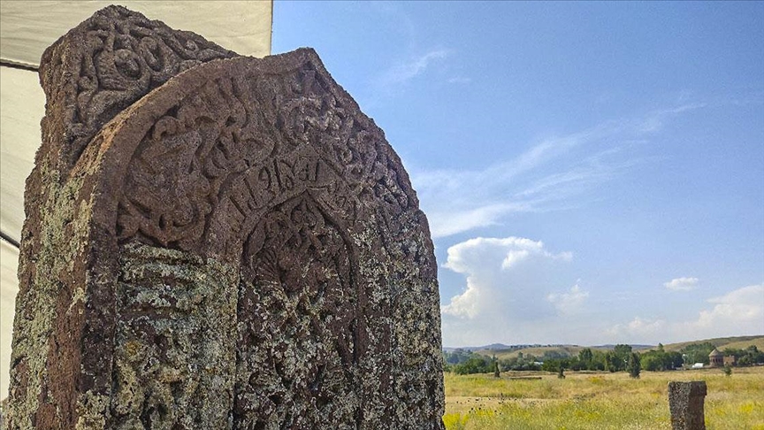 Türk-İslam mezarları kayıt altına alınacak