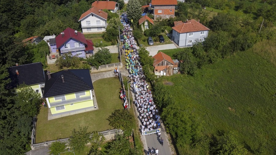 Srebrenitsa da tarihi yürüyüş başladı