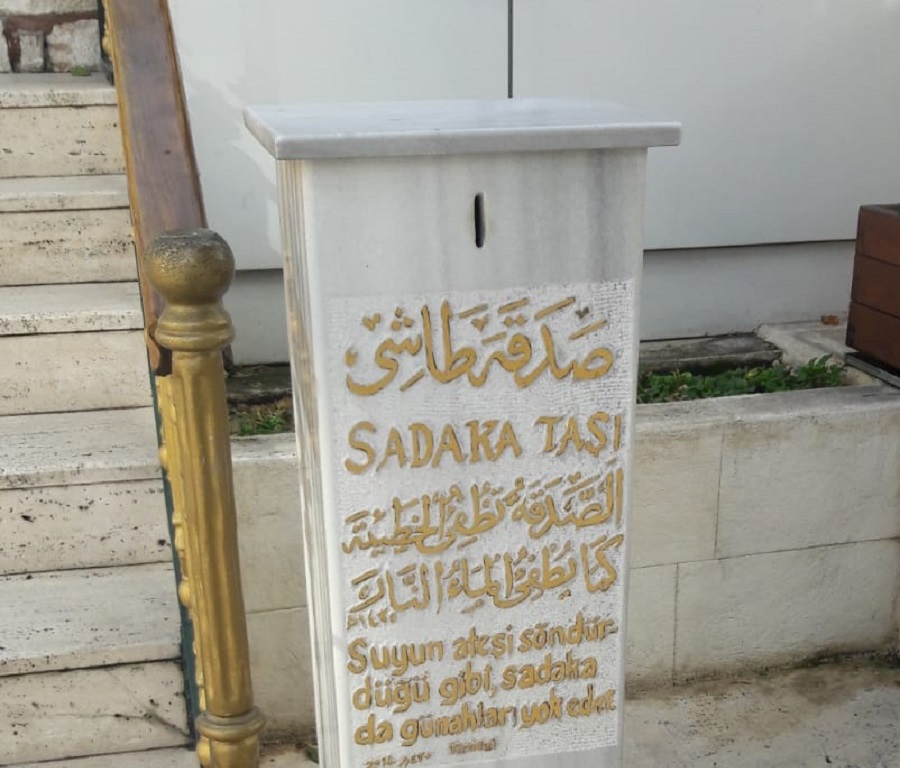 Estetik bir yardımlaşma modeli, sadaka taşları