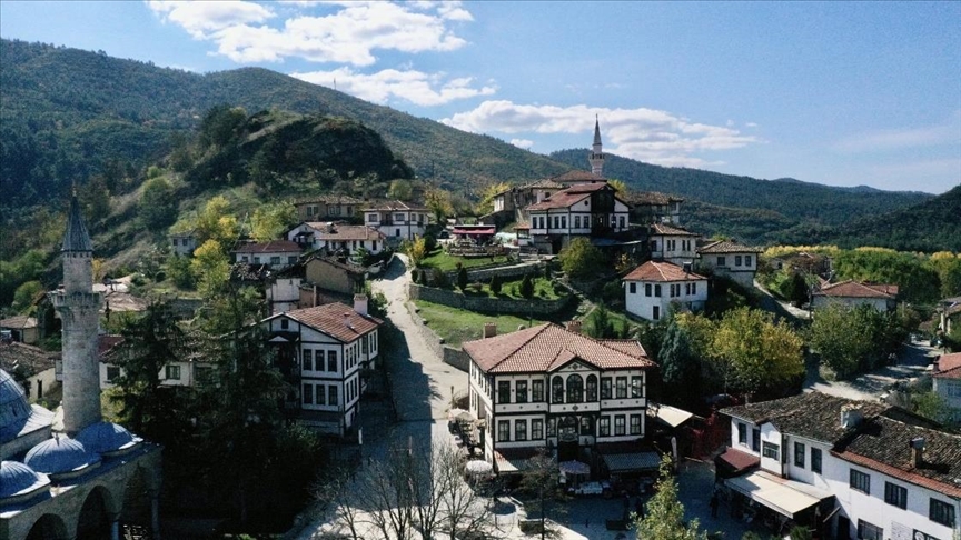 Taraklı ziyaretçilerini tarih yolculuğuna çıkarıyor