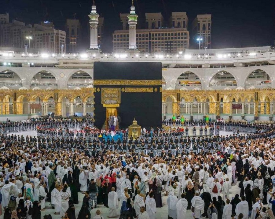 Kabe, gül ve zemzem suyuyla yıkandı