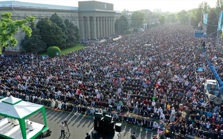 Fotoğraflarla Dünyada Ramazan Bayramı namazı