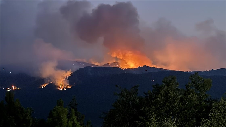 6 ilde alevlerle mücadele sürüyor