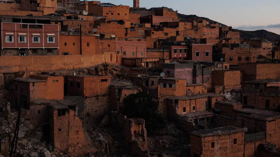 Binlerce kişi kurtarılmayı bekliyor