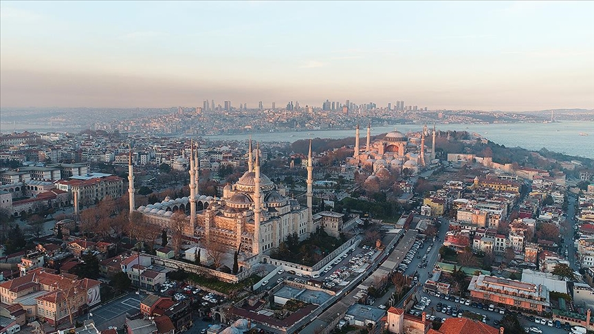 Ayasofya ve Sultanahmet'te çifte ezan geleneği
