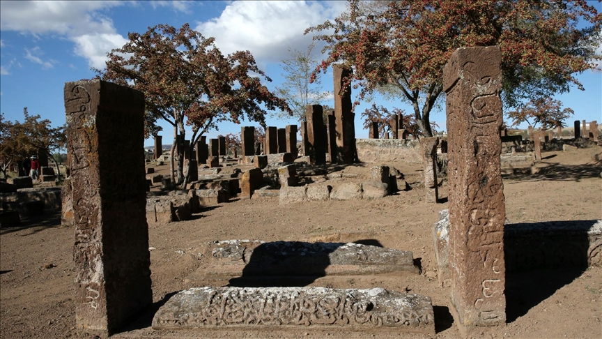 Ahlat ta 91 mezar kayıt altına alındı