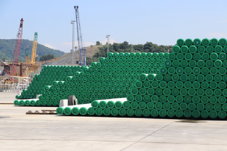 Karadeniz gazını karaya taşıyacak borular serilmeye başlandı