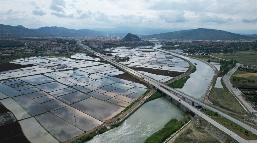 Osmancık'ta dronla çeltik ekimi yapılıyor