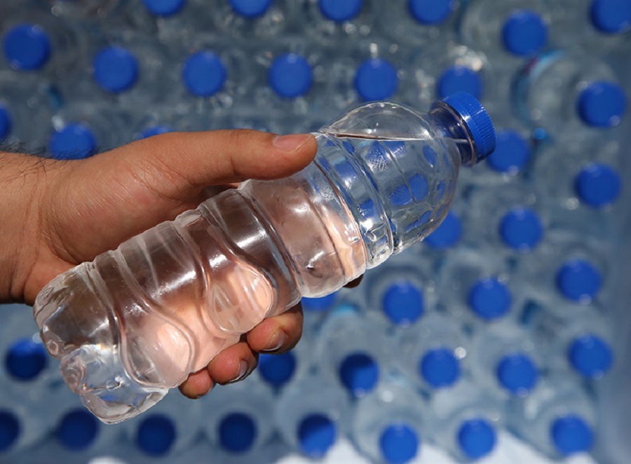 Güneş altında bekleyen içme sularına dikkat