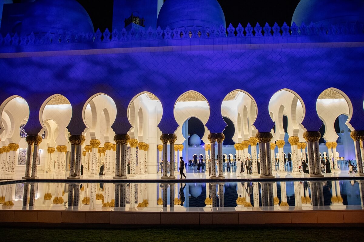 Dünyada ilk teravih namazı coşkusu