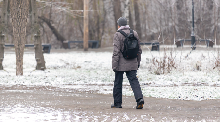 Kar ve buzlu sokaklarda güvenli yürüyüş uyarısı