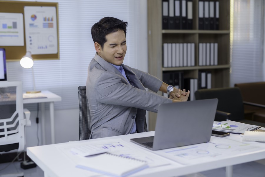 Masa başı çalışırken hangi egzersizler yapılmalı?