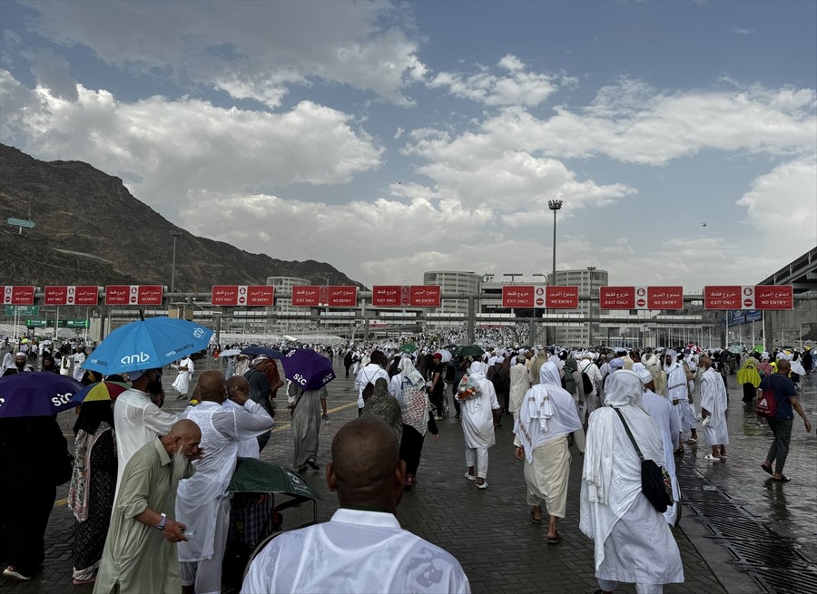 Hacılar sağanak yağmur ile serinledi