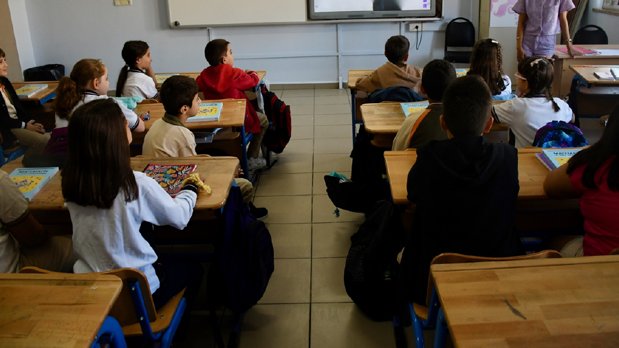 Okullar yeni düzenlemelerle açıldı