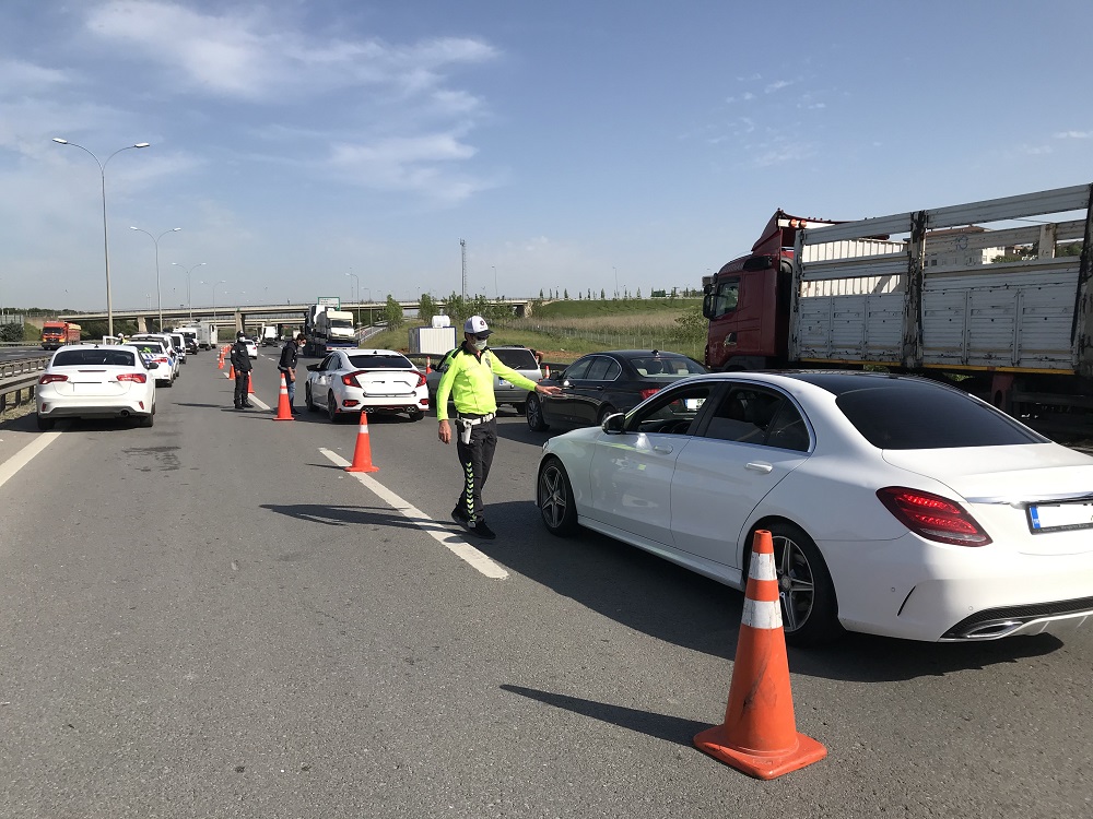 Trafik denetimlerinde maske kontrolü